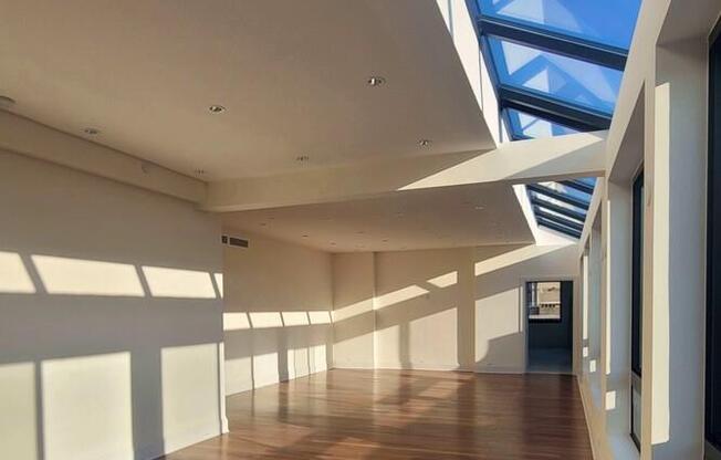 6 beds, 4.5 baths, 6,000 sqft, $55,000, Unit PHA