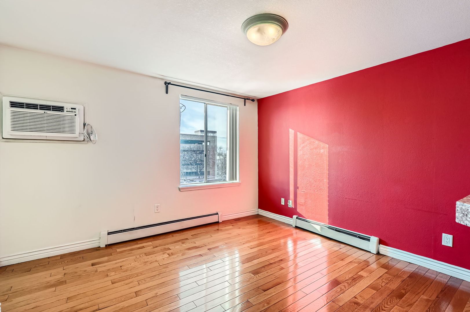 Cool 1 bedroom Condo in Uptown Medical District