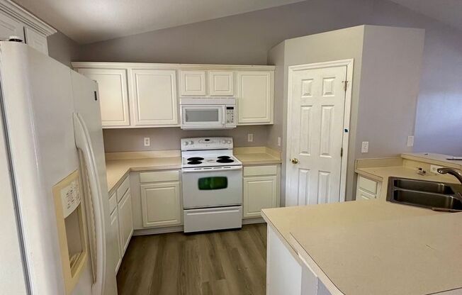 3/2 in Quail Valley! NEW FLOORS AND FRESH PAINT!