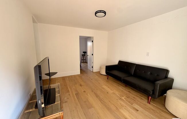 3989 1/2 BEETHOVEN ST