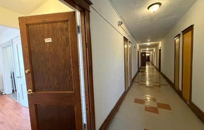 Studio, 1 bath, 450 sqft, $945, Unit 309