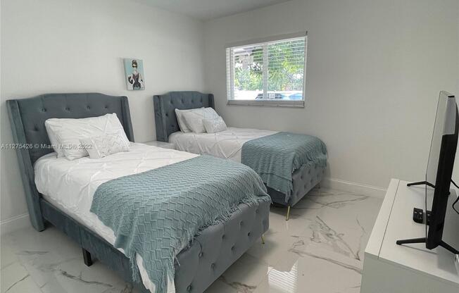 128 NW 5 AVE