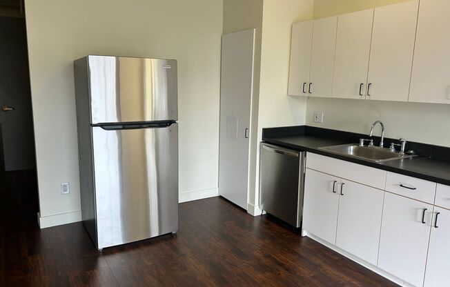 1 bed, 1 bath, 1,033 sqft, $2,936, Unit 1023-306