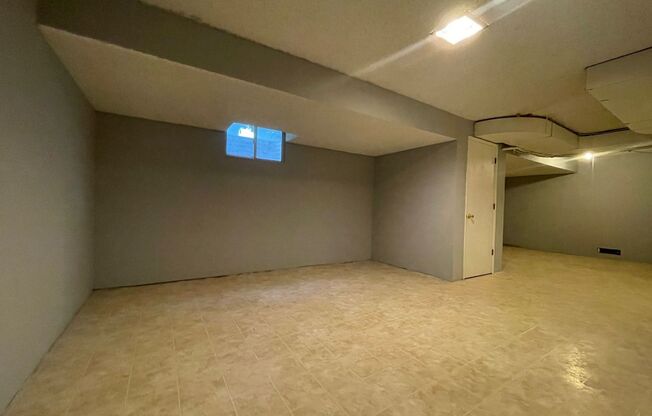 2 beds, 1 bath, 1,672 sqft, $2,145, Unit 11630