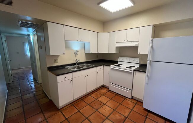 2 beds, 1 bath, 700 sqft, $1,275, Unit 08