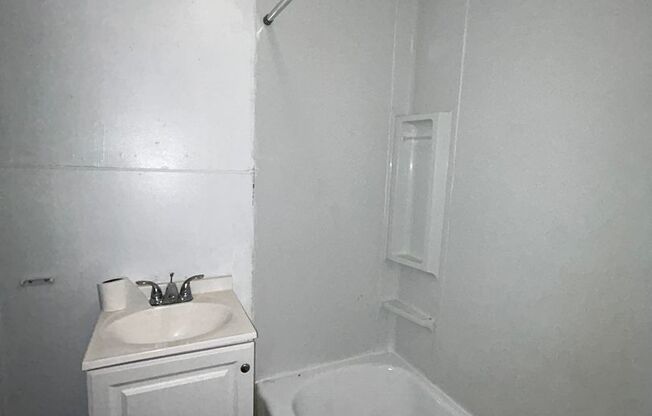 2 beds, 1 bath, $1,700