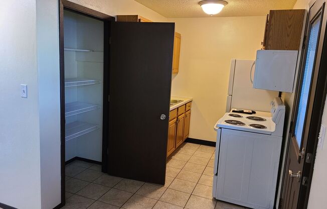 2 beds, 1 bath, 800 sqft, $1,025, Unit 510-20