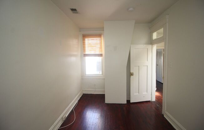 3 beds, 1 bath, $1,695, Unit # 324