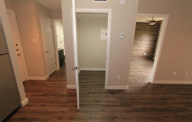 2 beds, 2 baths, 850 sqft, $1,295, Unit 221