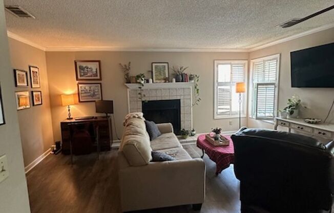 1 bed, 1 bath, $1,250, Unit A6