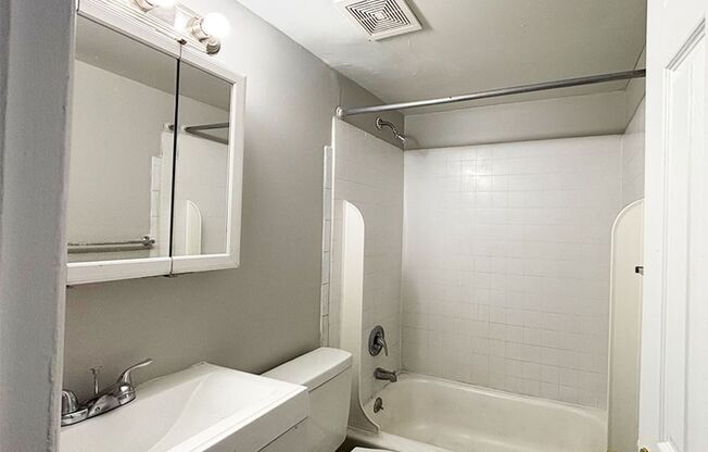 1 bed, 1 bath, 560 sqft, $815, Unit 725-25