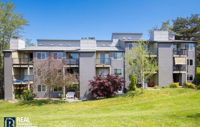 Renton Condo with Private Patio, Pool & Covered Parking!