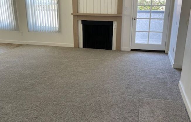 Spacious 2 Bedroom Unit in Huntington Beach