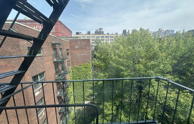 379 W ST