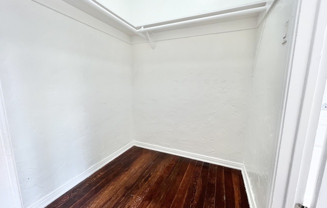 1405 S Berendo
