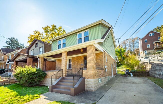 AVAILABLE SEPT 1ST!! GORGEOUS 3 BEDROOM IN BRENTWOOD!
