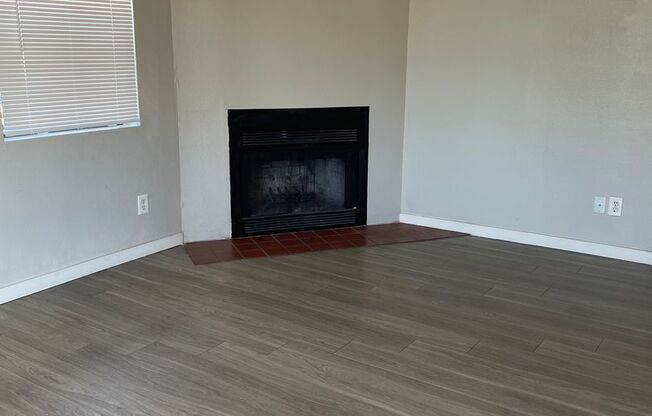 Lovely 2 Bedroom 1  Bath with Fireplace! Move In Special! 1/2 Off First Month's Rent!!