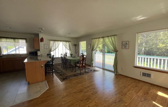 3 beds, 2 baths, $2,600