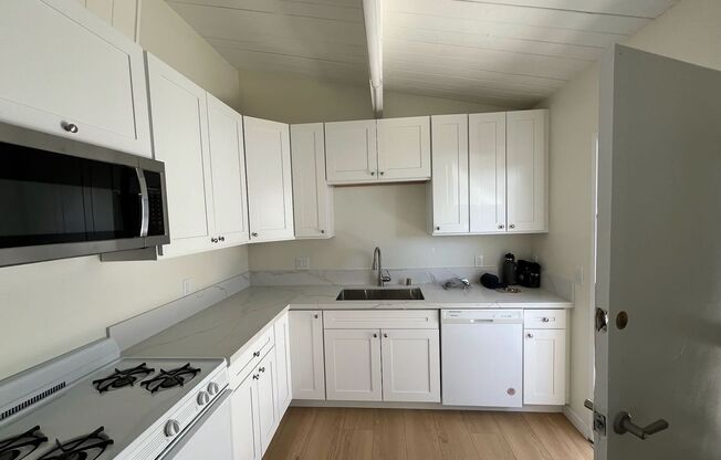 Corner lot, newly remodeled home in Clairmont