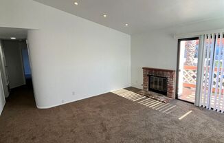 Beautifully Remodeled 2-Bed Condo with Private Patio in Casablanca