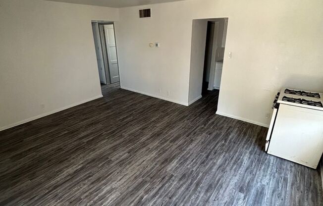 2 beds, 1 bath, $1,049