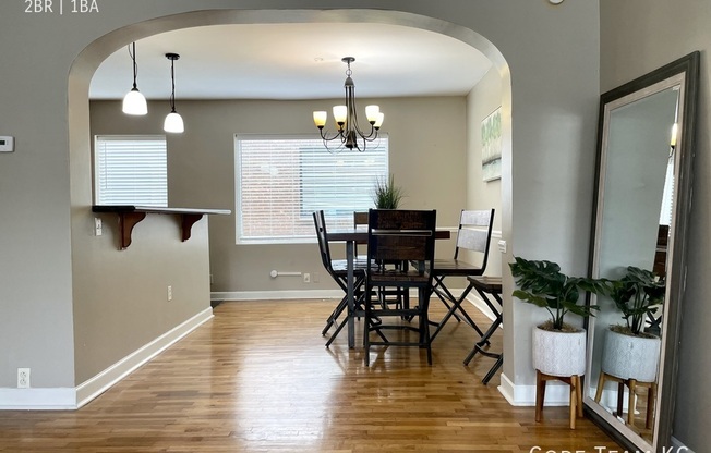1107 W 45 ST