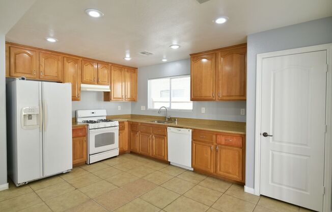 Spacious 4Bed/2Bath/2Car Home located in North Las Vegas w/ Pool!
