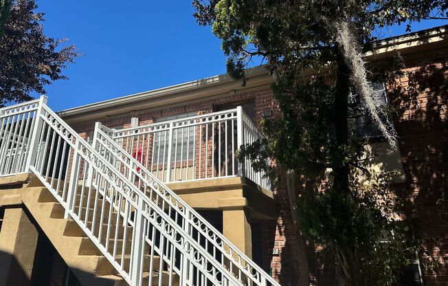 Effortless lifestyle starts here – Upgraded 1Bedroom 1Bath condo-unit!