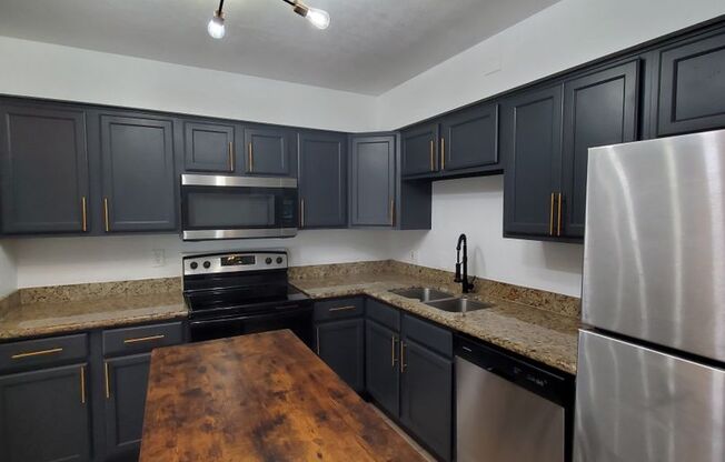 2 beds, 1 bath, 850 sqft, $1,395, Unit 114