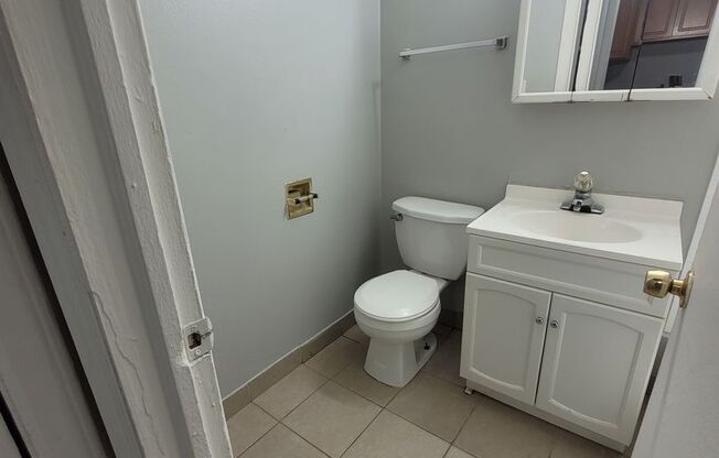 "Home Sweet Home on Knox in Oak Forest: Where Comfort Meets Community"