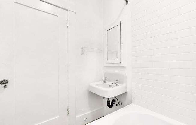 Studio, 1 bath, 400 sqft, $1,475, Unit 124