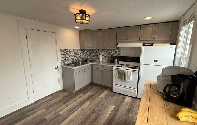 Nicely Updated 2 Bedroom Apt Near Downtown Dover
