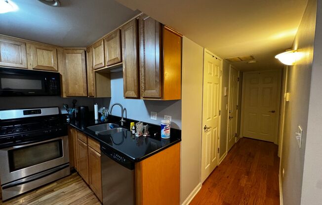 2 beds, 1 bath, $1,500, Unit 4057 #GDN