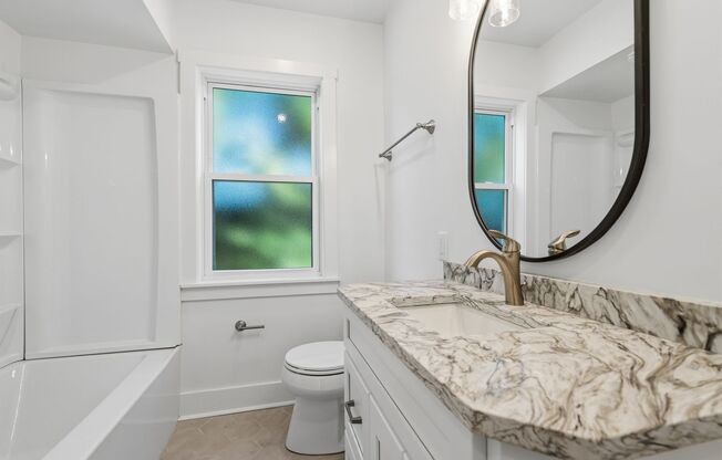Newly renovated 3 bedroom beauty in Upper St. Clair! Available NOW!