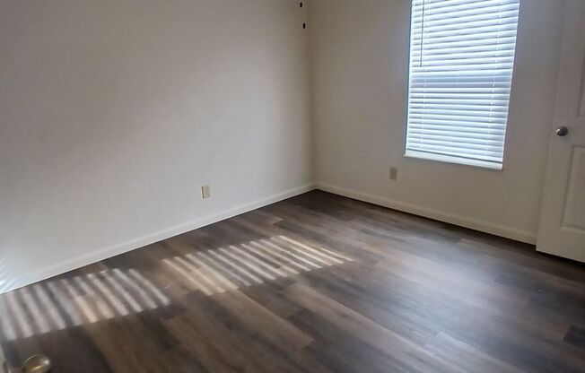 2 beds, 1 bath, 800 sqft, $1,095, Unit 190204