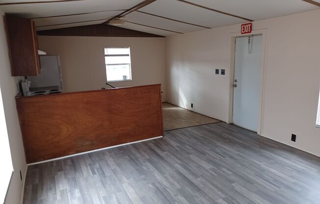 2 beds, 1 bath, $750, Unit Lot 7