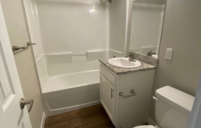 2 beds, 1 bath, 634 sqft, $1,999, Unit 430-07