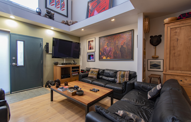 2144 ASHLAND AVE