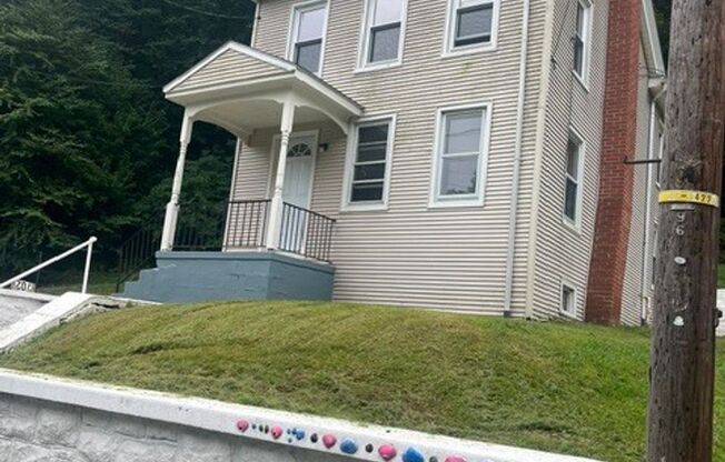 702 WYOMISSING RD