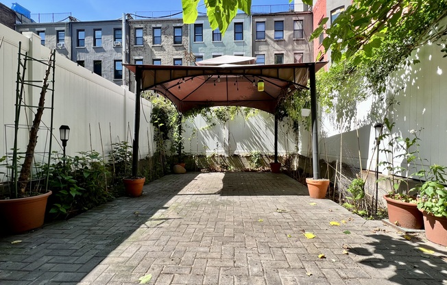 162 W 120 ST