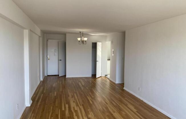 1 bed, 1 bath, 700 sqft, $1,975