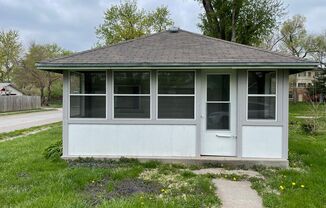 Updated 1-Bedroom with Private Fenced Yard & Enclosed Porch – Great Location!