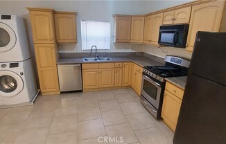 2818 2818 S BRONSON AVE