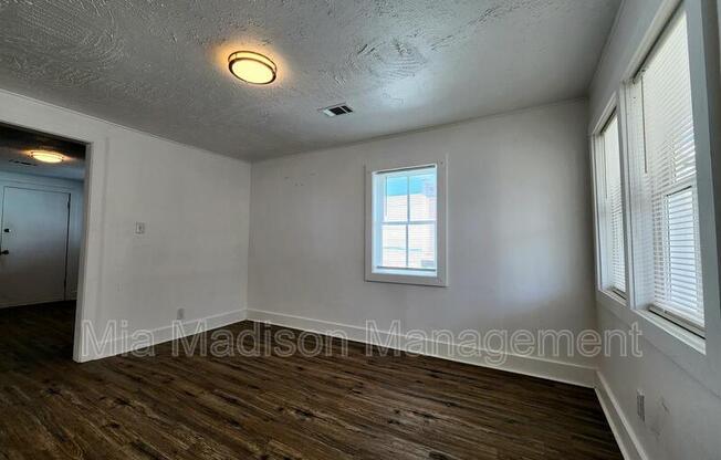 1206 MURPHY AVE