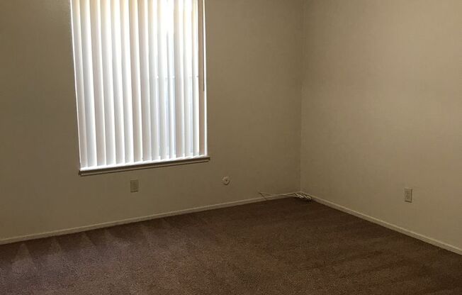 2 beds, 1 bath, 963 sqft, $1,525, Unit 127