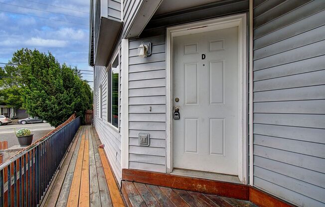 Spacious 3bd 2.5ba Unit in 4Plex - Avail. Now!