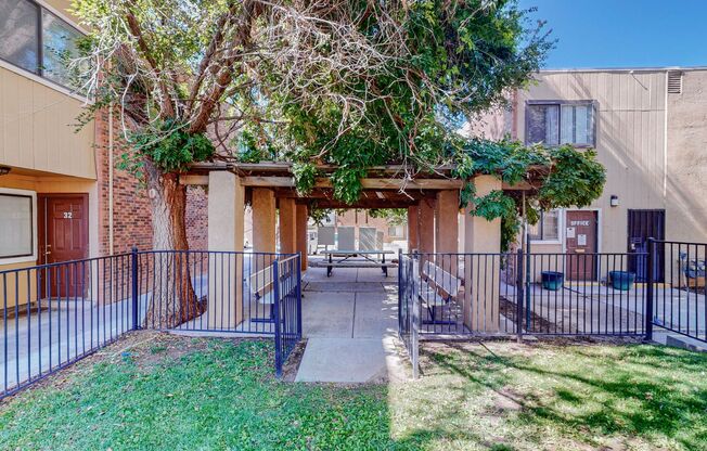 2 beds, 1.5 baths, 800 sqft, $1,115, Unit Unit 3