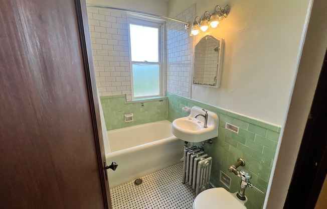 Studio, 1 bath, 400 sqft, $805, Unit 303