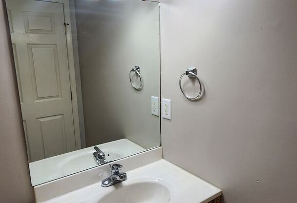 Studio, 1 bath, 600 sqft, $615, Unit 128-09