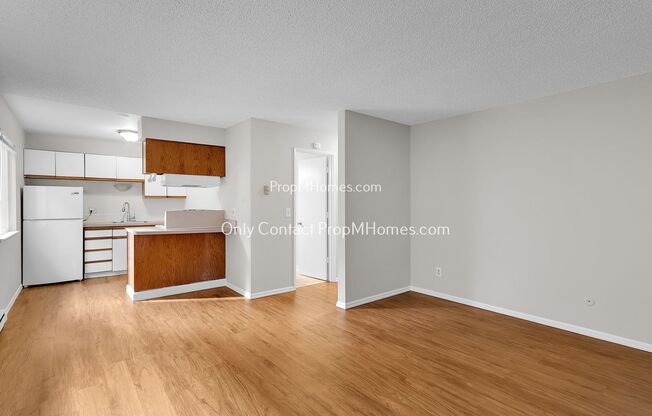 2 beds, 1 bath, $1,599, Unit 8820 N Ivanhoe Street Unit 17